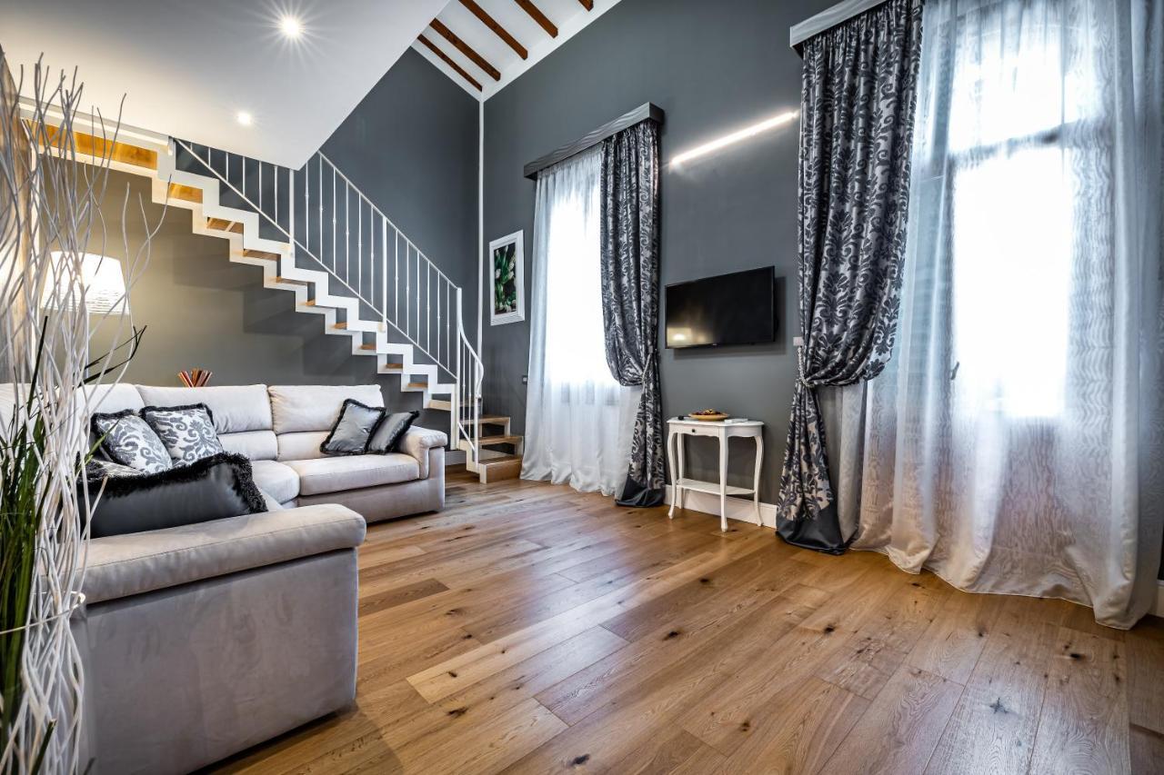 Yid Capo Di Mondo Luxury Apartment In Firenze Esterno foto